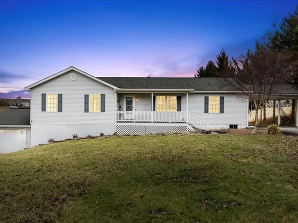 242 Pleasant Pine Dr, Max Meadows, VA 24360