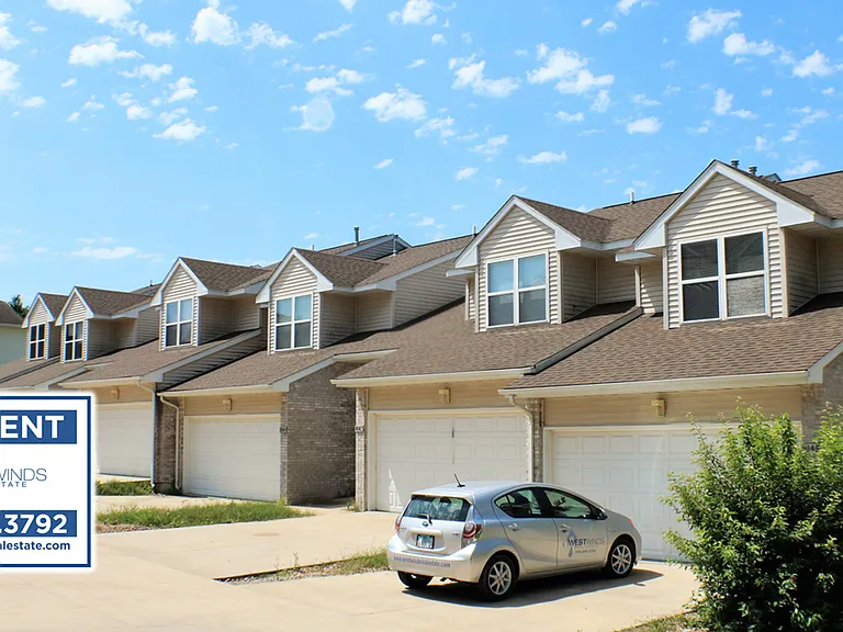 1039 Scott Park Dr — Photo 3