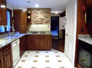 8 Mohawk Rd, Andover, MA 01810