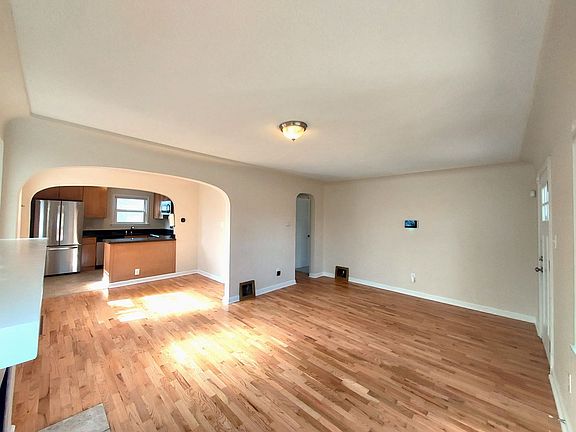 3rd image of 5906 Pacific Ave