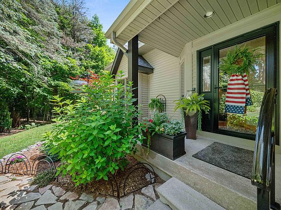 4th image of 4490 Marykris Ln