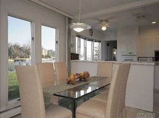 15 Harbor Rd, Babylon, NY 11702