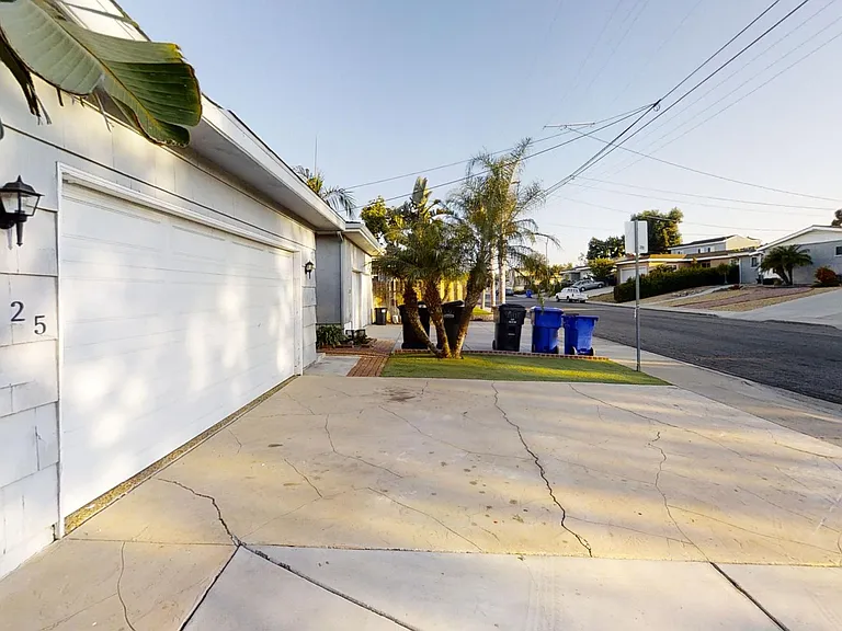 5325 E Falls View Dr — Photo 2