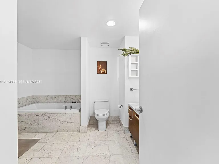 244 Biscayne Blvd #701 — Photo 24