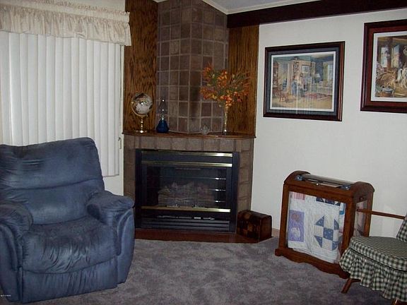 4th image of 204 N Lake Dr