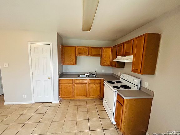 2nd image of 114 -116 S Garner