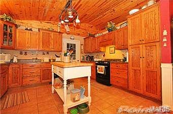 3rd image of 1004 King Arthurs Ct