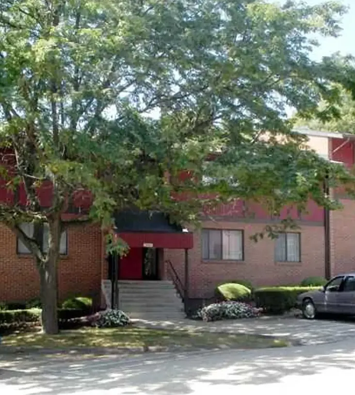 Ebonhurst Apartments — Photo 3