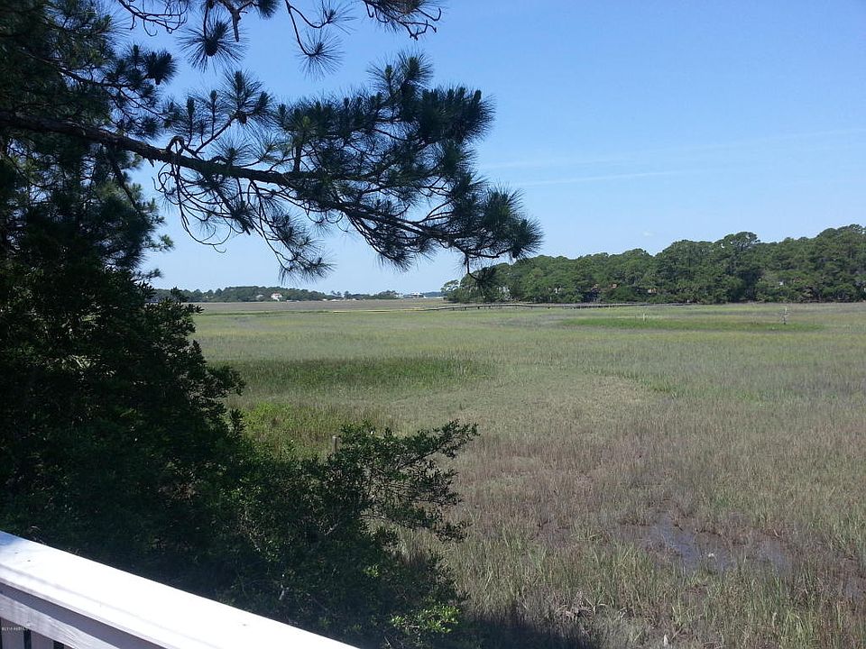 1st image of 102 Harbor Key Dr