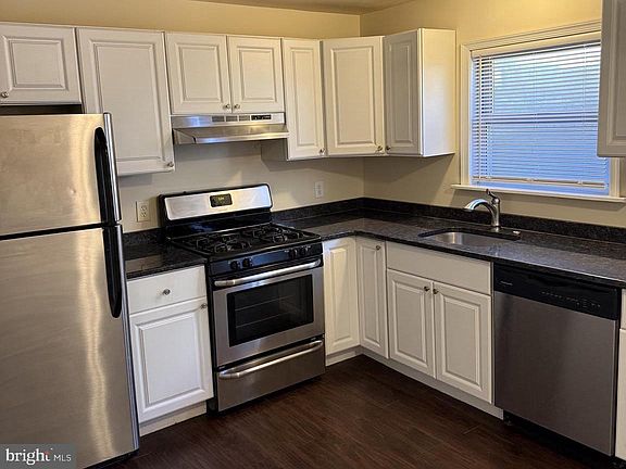 3rd image of 223 Gerritt St