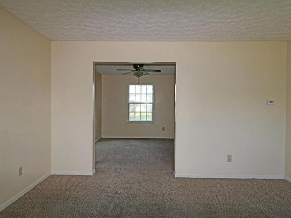 5th image of 393 Stonebridge Blvd