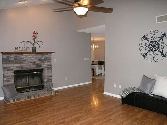 2 Entry to Living-Dining