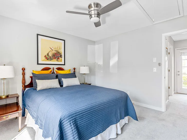 Beautiful queen bed. Brand new fan.