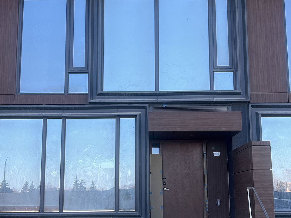 1st image of 448 Burnhamthorpe Rd W #104