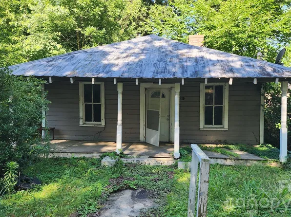 210 Mahan St SW, Concord, NC 28025
