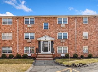 6 Colonial Village Dr APT 2, Arlington, MA 02474