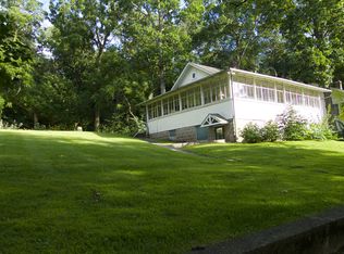 1546 E Lake Shore Dr, Twin Lakes, WI 53181