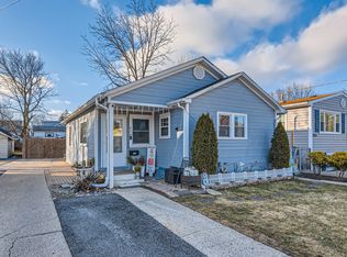 928 Pine St, Waukegan, IL 60085