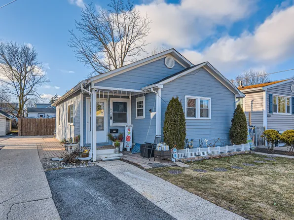 928 Pine St, Waukegan, IL 60085