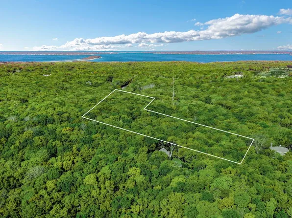 1065 Millstone Rd, Sag Harbor, NY 11963