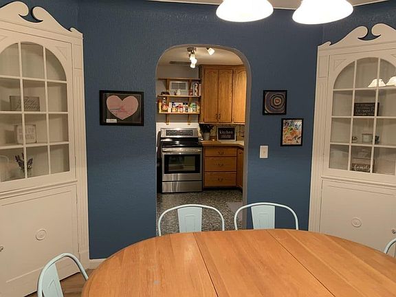 3rd image of 1216 Custer Ave