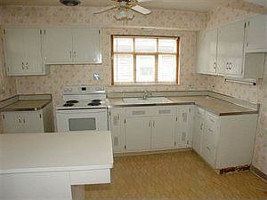 5th image of 3736 Woodlawn Way