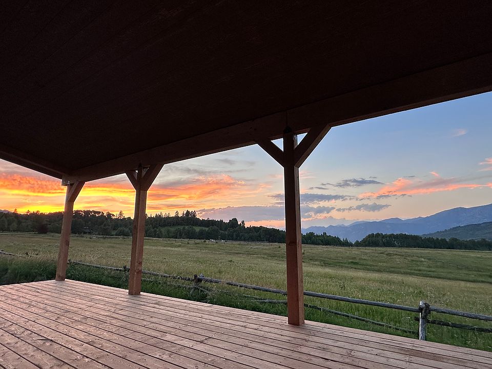 Endless sunsets and horses to watch all day.