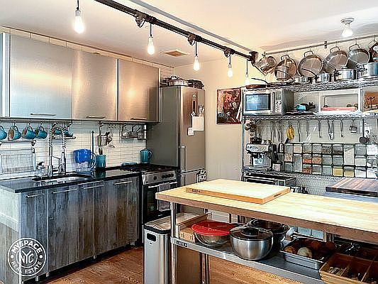 4th image of 132A Stanhope St #5E