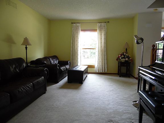 5th image of 25047 Portsmouth Ave