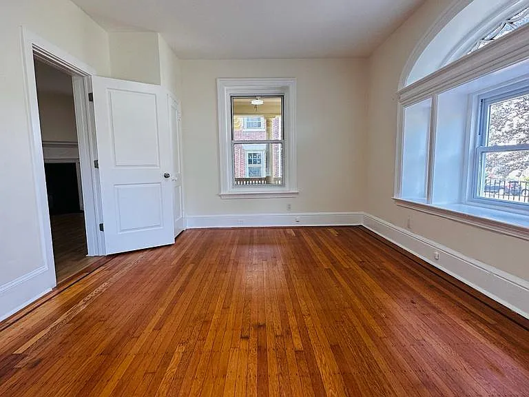 144 W Washington Ln #1F — Photo 7