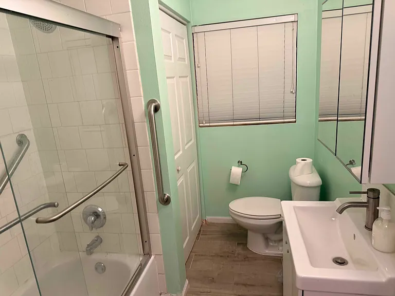 4208 W La Salle St — Photo 13