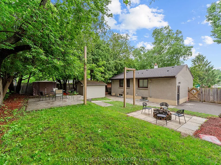 54 Manitoulin Dr — Photo 28