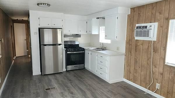 1st image of 10471 Glenoaks Blvd