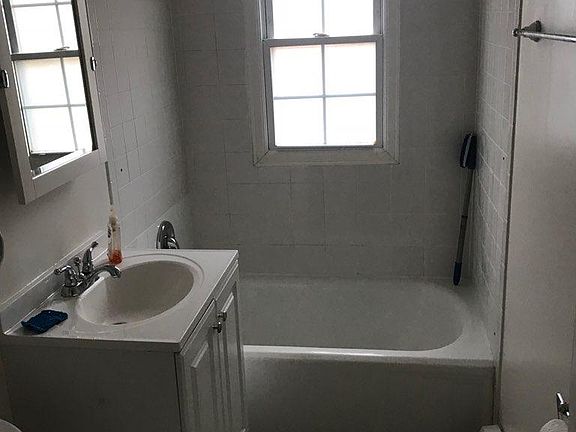 3rd image of 8 Nassau Cir