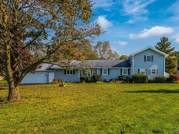 5623 Bridgeman Rd, Sanborn, NY 14132