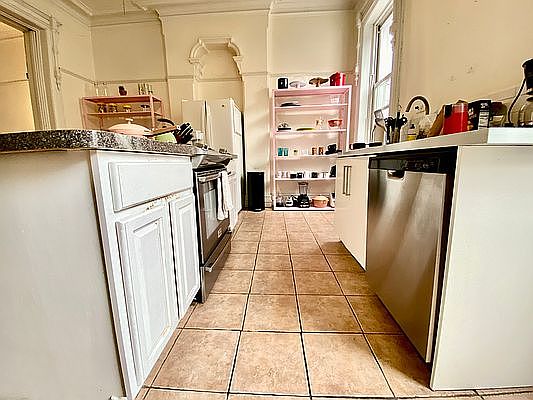 3rd image of 148 Halsey St #1