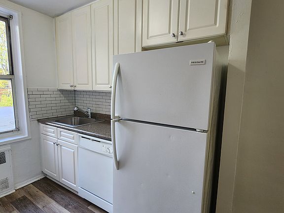 3rd image of 144-67 41st Ave #123