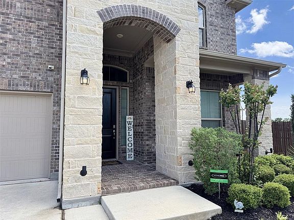 Covered front Porch