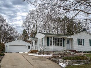 6497 Edgewood Ave, Woodbury, MN 55125