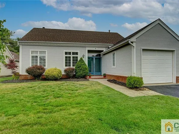 24 Rutland Ln, Monroe Township, NJ 08831