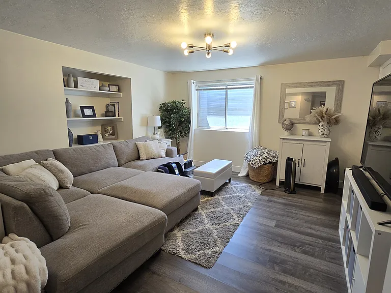 5475 S Crossbow Cir — Photo 1