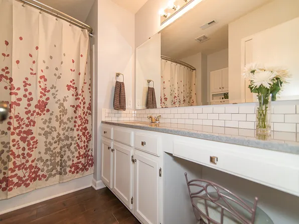 5614 NW Plantation Dr #203-B, Lees Summit, MO 64064