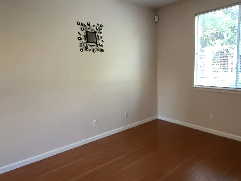 Downstairs_Bedroom