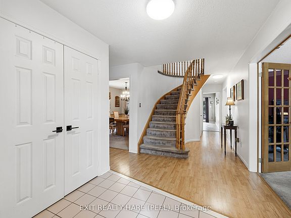4th image of 77 Lord Simcoe Dr