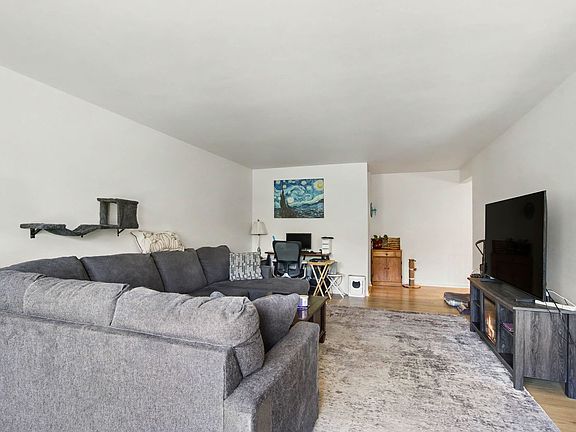 4th image of 2711 Hobson Rd APT 2