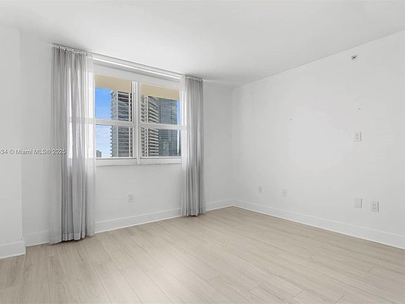 4th image of 3105-1155 Brickell Bay Dr #3105