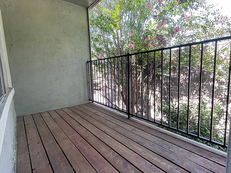 2816 O St #I — Photo 11