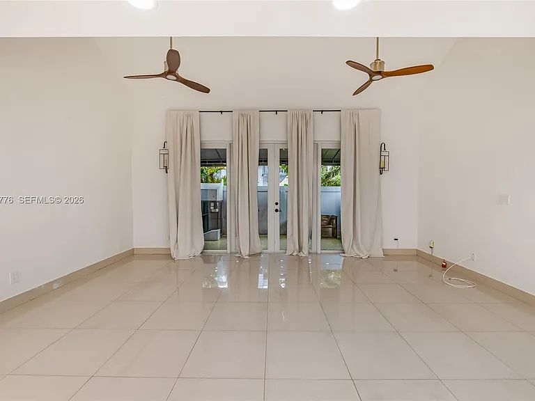 8411 SW 208th Ter — Photo 11