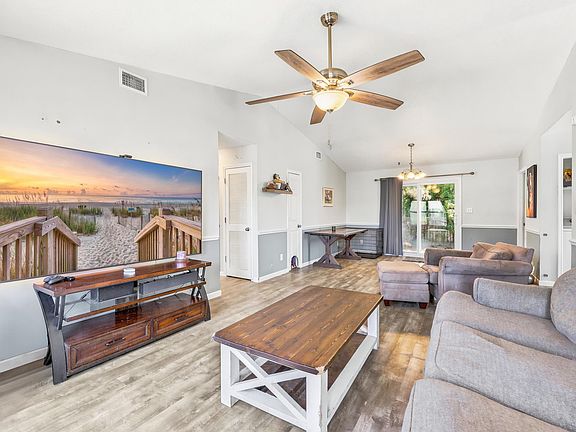 2nd image of 2642 Temperance Dr.