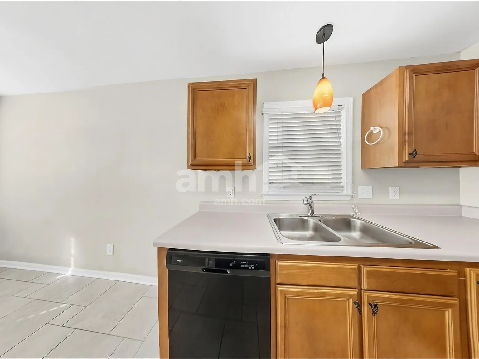 3 bed, 2.0 bath, 1306 sqft, $1,875 — Photo 4